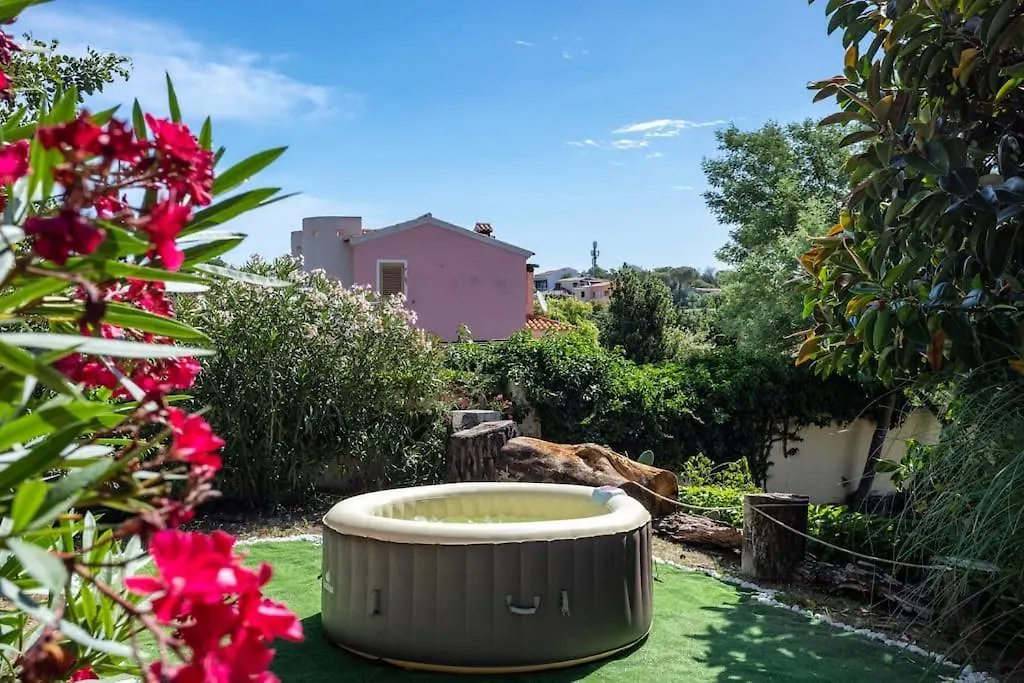 Superb Villa Nature -Panoramic Sea View & Jacuzzi- 올비아 0*,  이탈리아